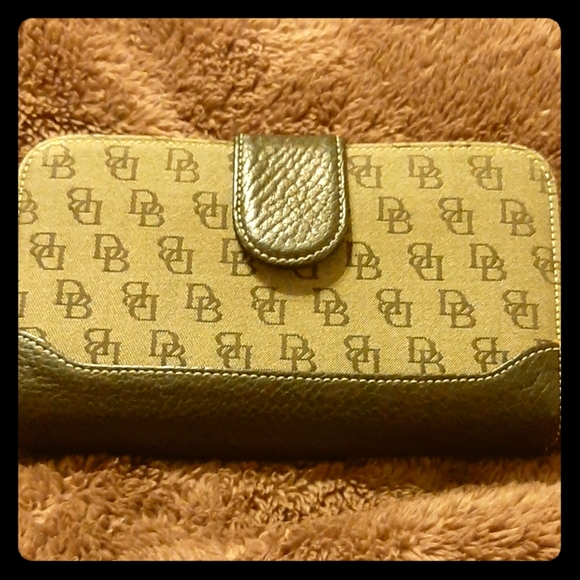 Dooney & Bourke Handbags - Dooney  & Bourke wallet
